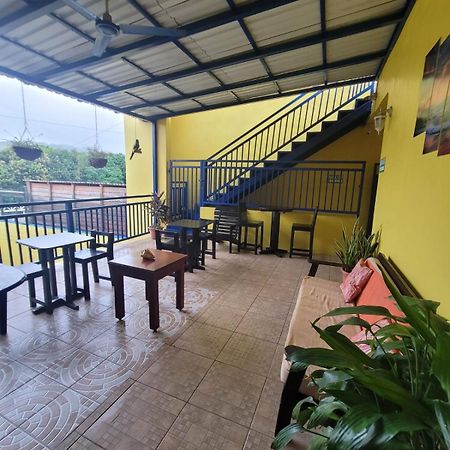 B Aparts Hotel Coxen Hole 外观 照片