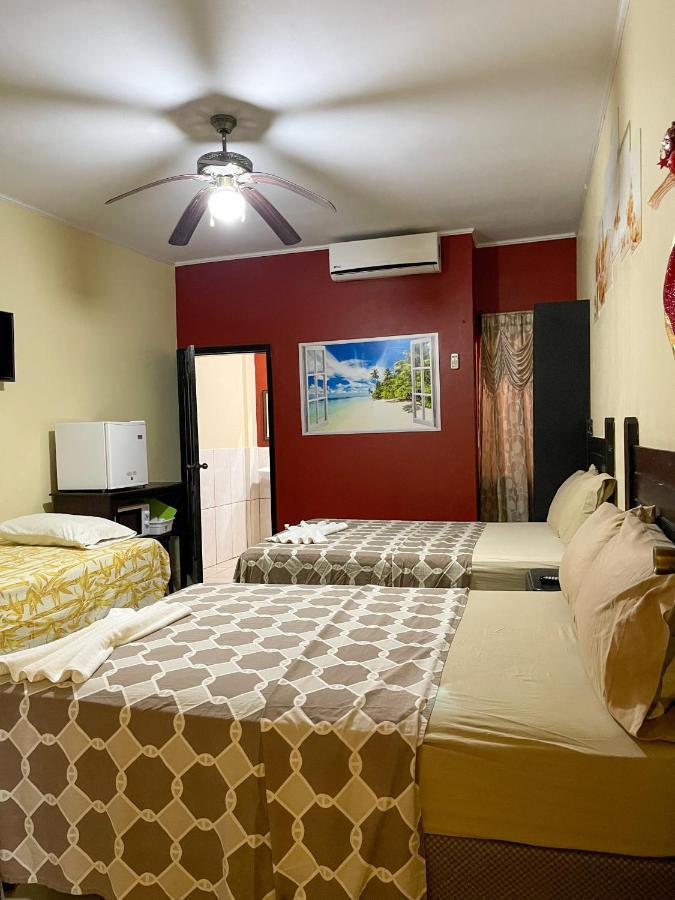 B Aparts Hotel Coxen Hole 外观 照片