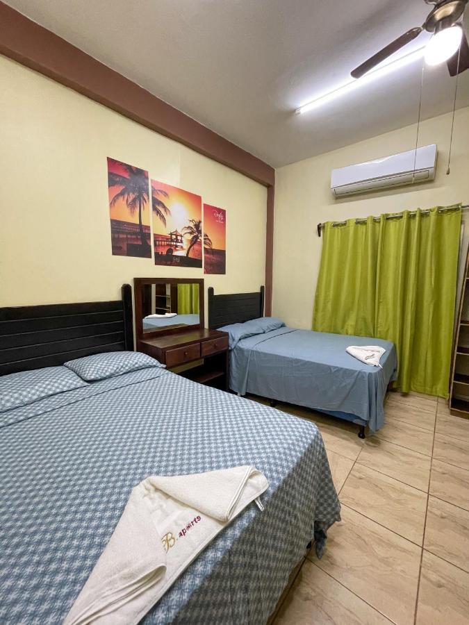 B Aparts Hotel Coxen Hole 外观 照片