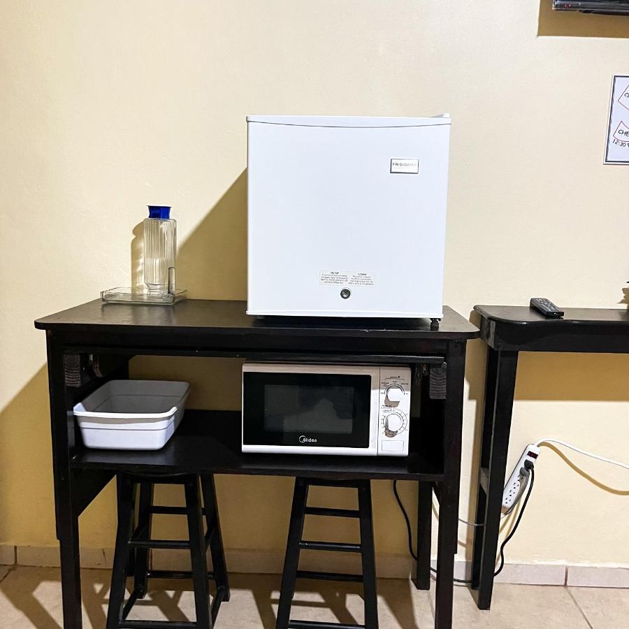 B Aparts Hotel Coxen Hole 外观 照片