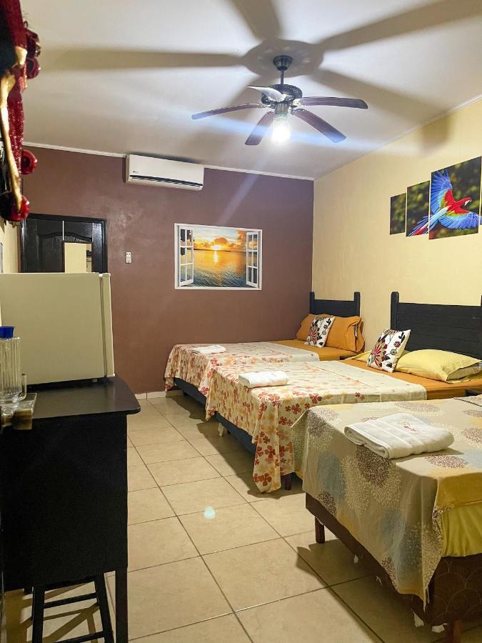 B Aparts Hotel Coxen Hole 外观 照片