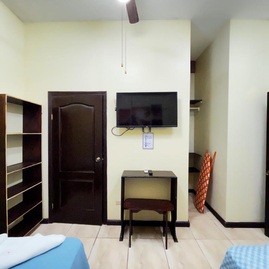 B Aparts Hotel Coxen Hole 外观 照片