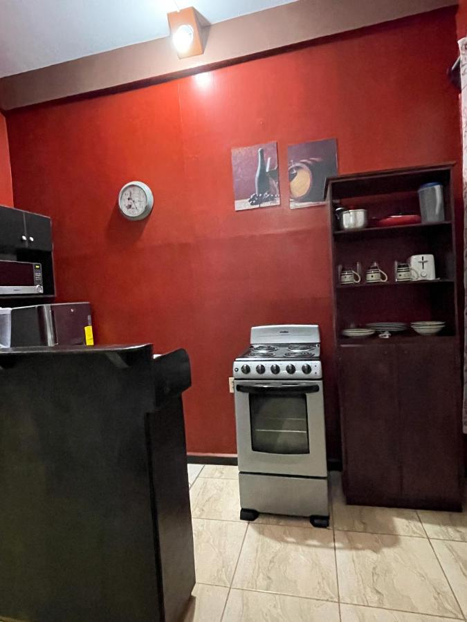 B Aparts Hotel Coxen Hole 外观 照片