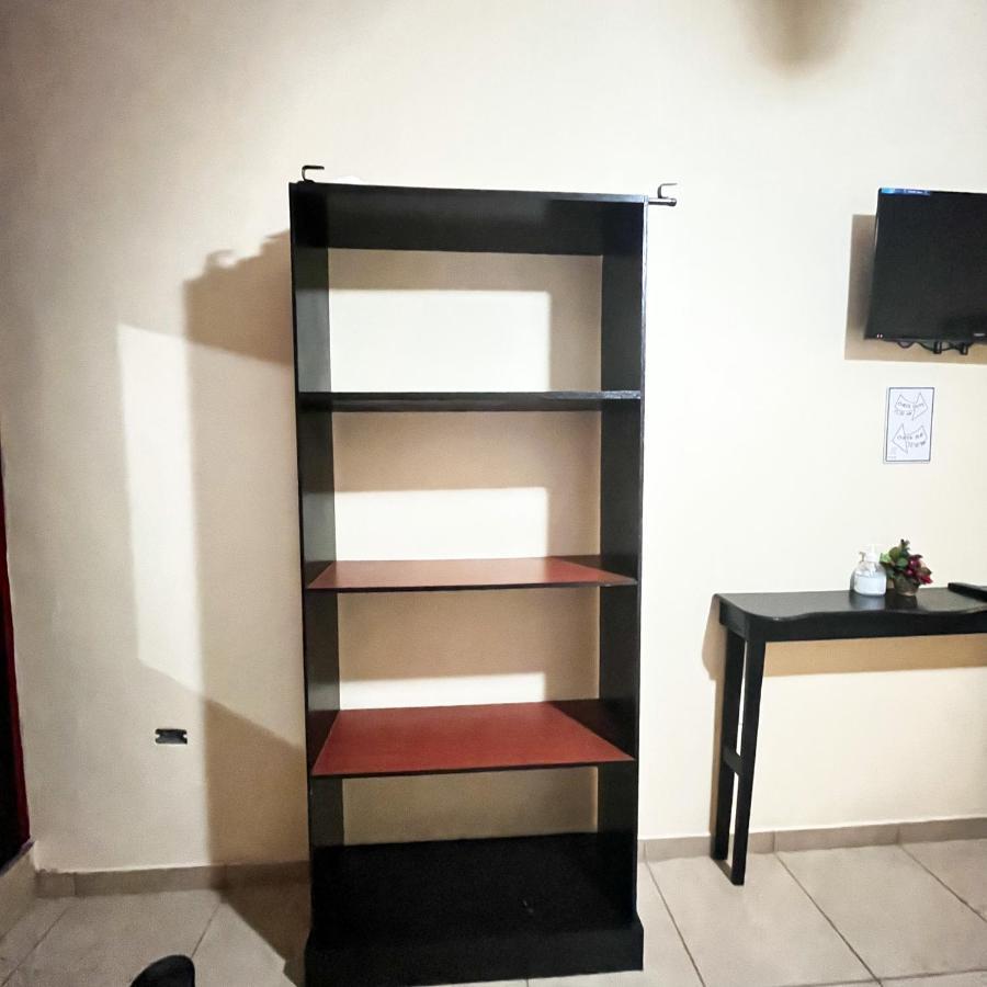 B Aparts Hotel Coxen Hole 外观 照片