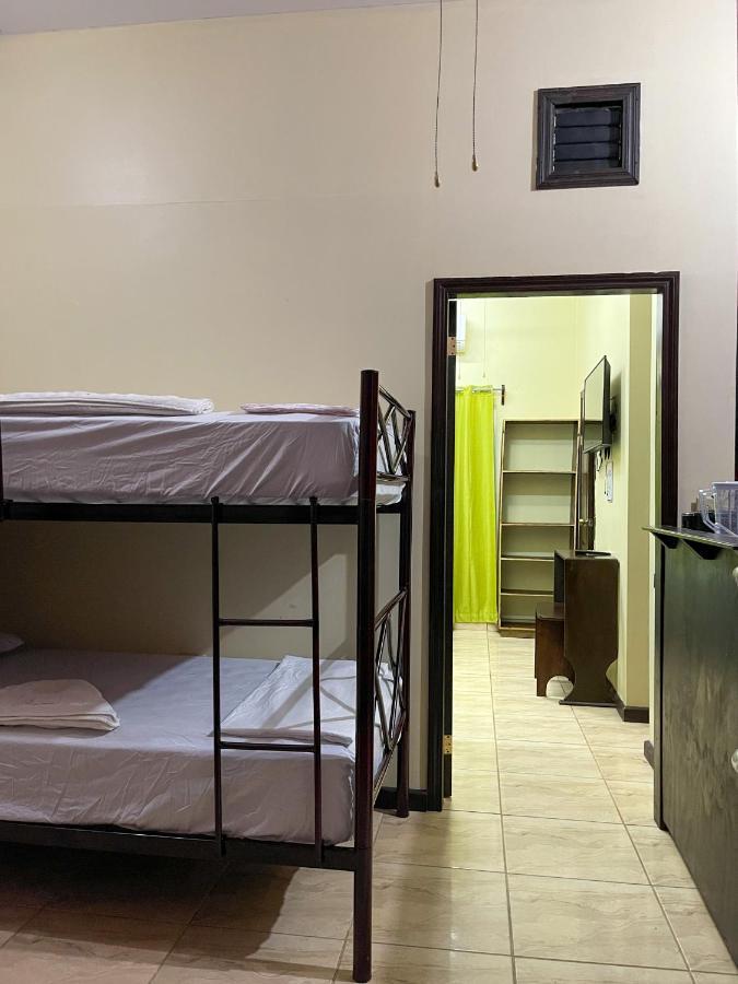 B Aparts Hotel Coxen Hole 外观 照片
