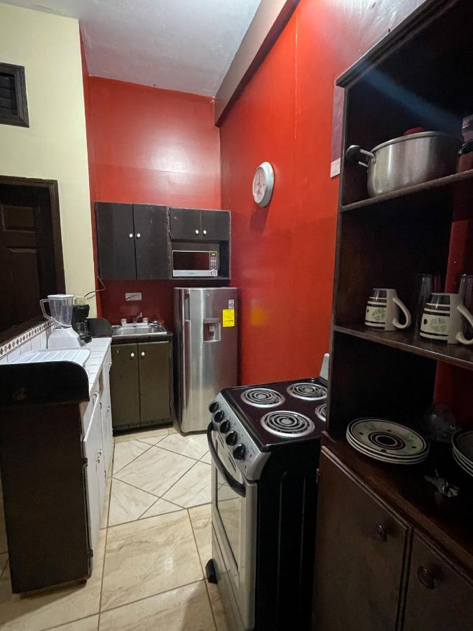 B Aparts Hotel Coxen Hole 外观 照片