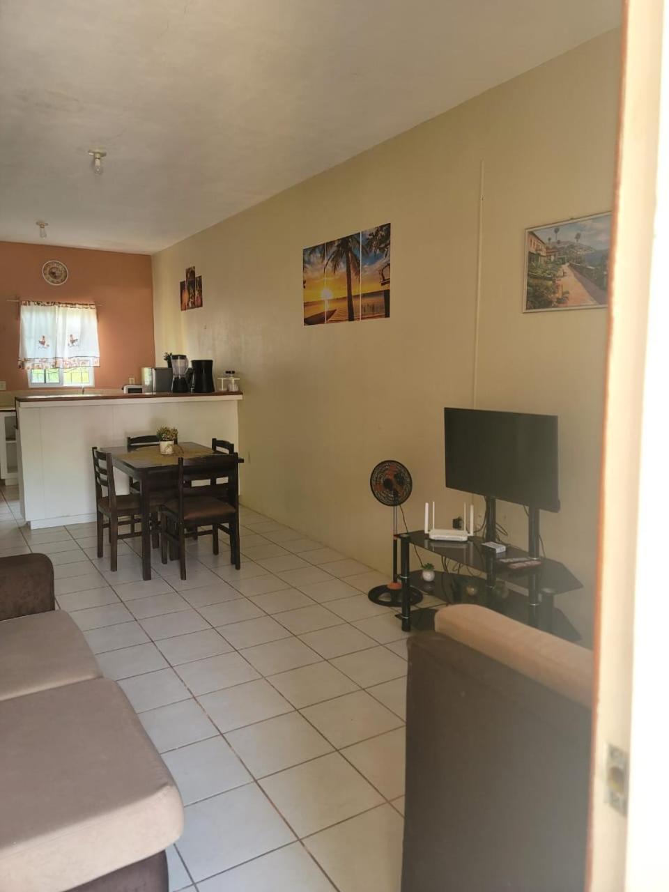 B Aparts Hotel Coxen Hole 外观 照片