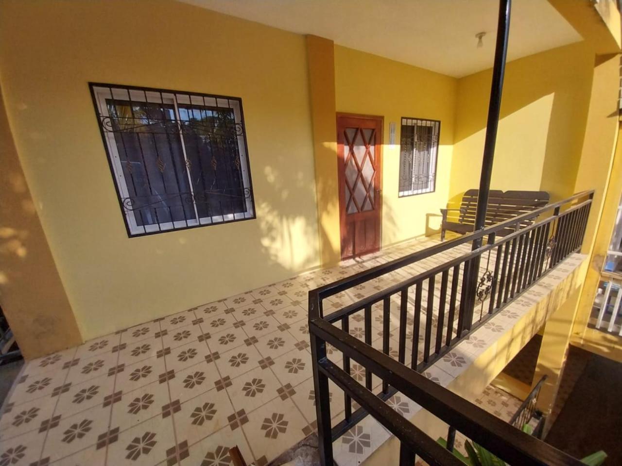 B Aparts Hotel Coxen Hole 外观 照片