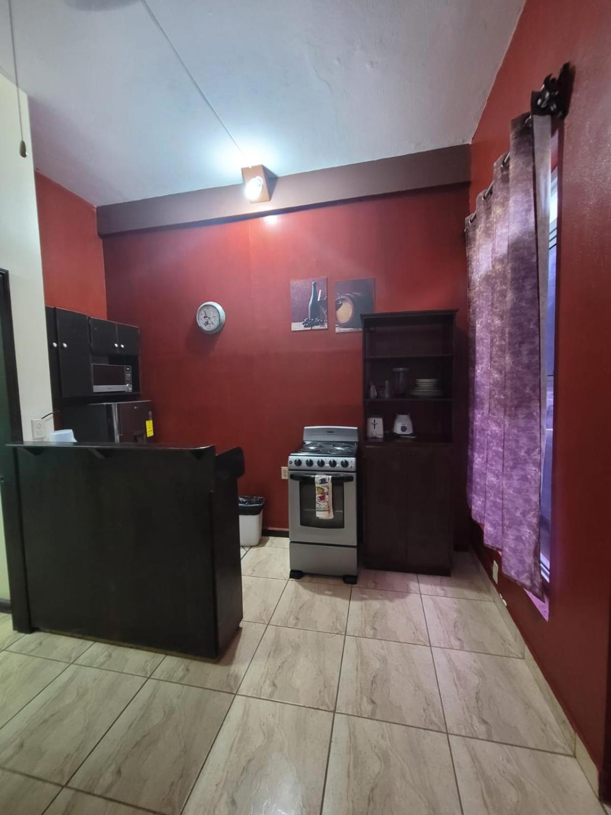 B Aparts Hotel Coxen Hole 外观 照片