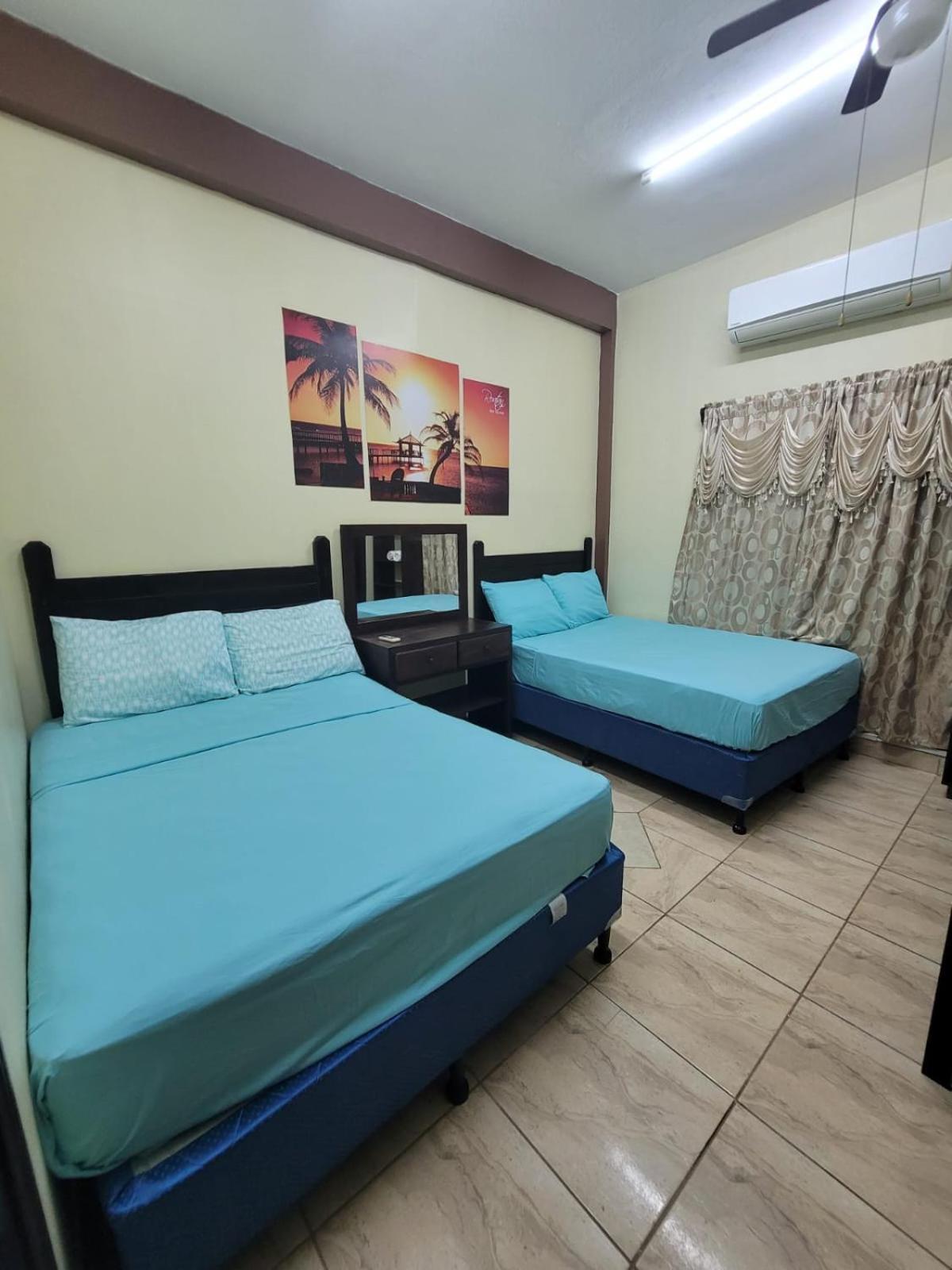 B Aparts Hotel Coxen Hole 外观 照片