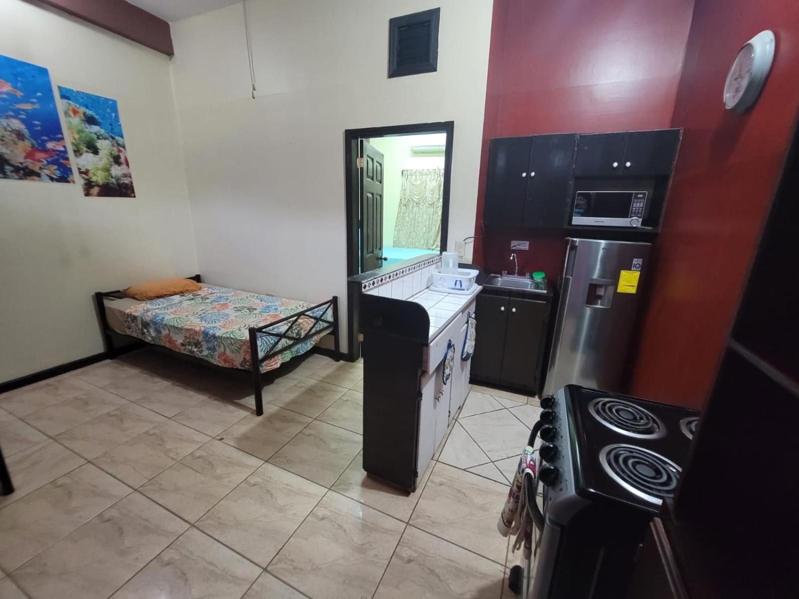 B Aparts Hotel Coxen Hole 外观 照片